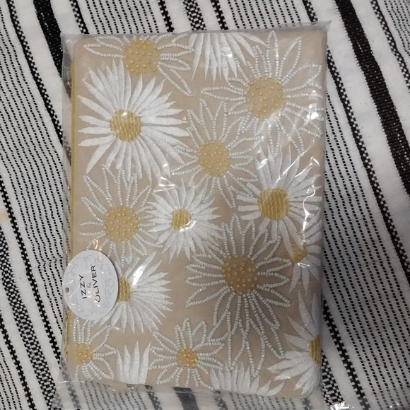 Izzy and Oliver tote,with matching pouch passport book and 2 luggage tags - Picture 4 of 12